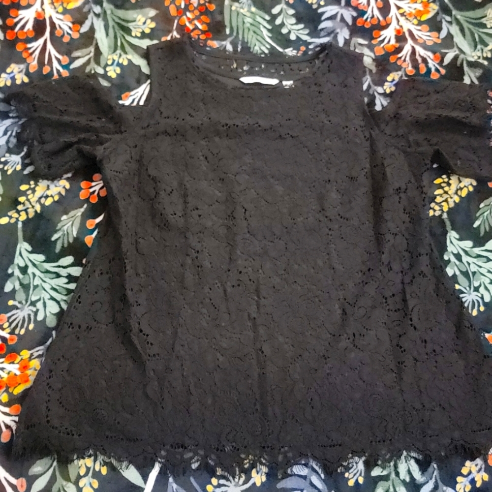 Isaac Mizrahi Lace Cold Shoulder Top
